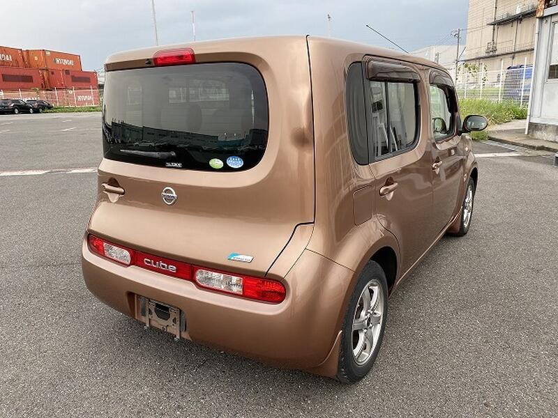 View NISSAN CUBE Hatchback (2009 - 2011)