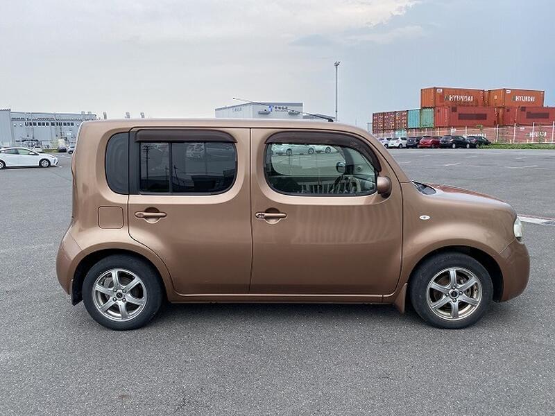 View NISSAN CUBE Hatchback (2009 - 2011)