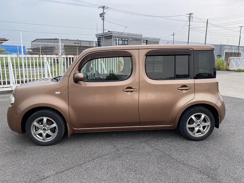 View NISSAN CUBE Hatchback (2009 - 2011)