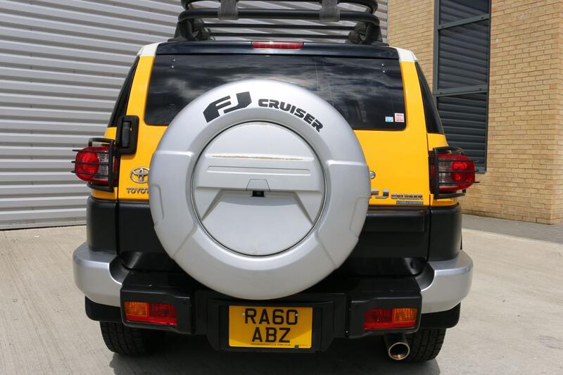 TOYOTA FJ CRUISER