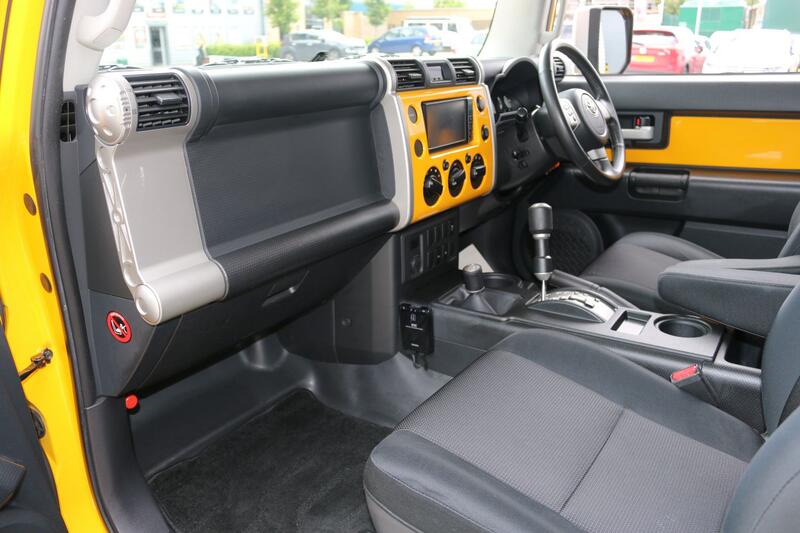 TOYOTA FJ CRUISER