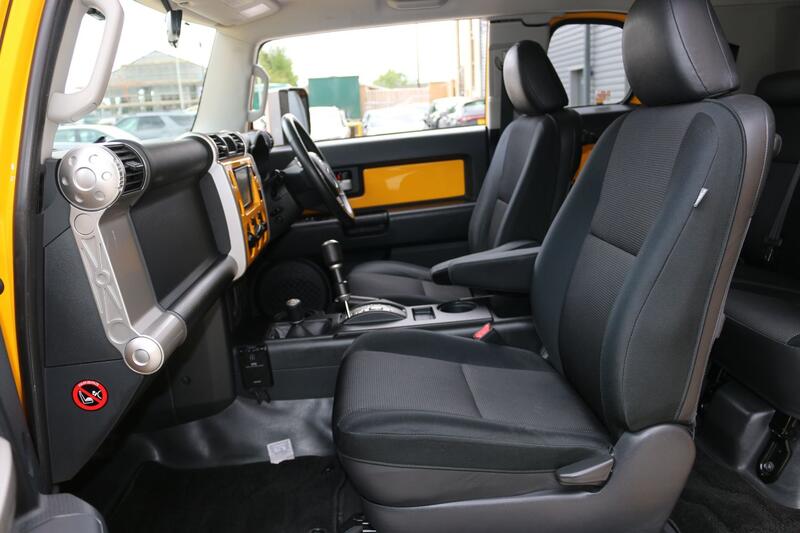 TOYOTA FJ CRUISER