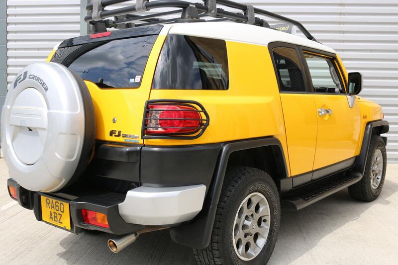 TOYOTA FJ CRUISER