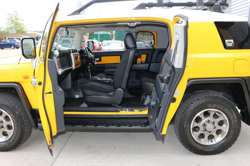 TOYOTA FJ CRUISER