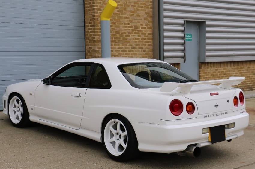 NISSAN SKYLINE