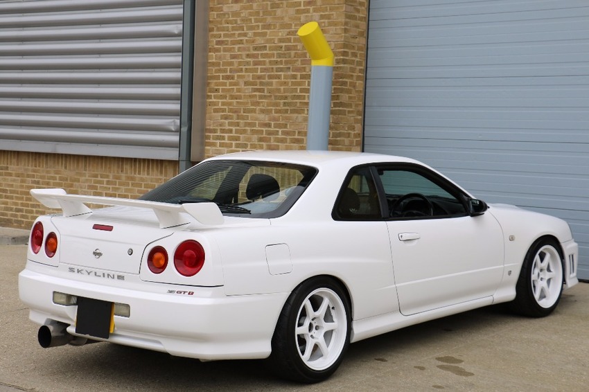 NISSAN SKYLINE