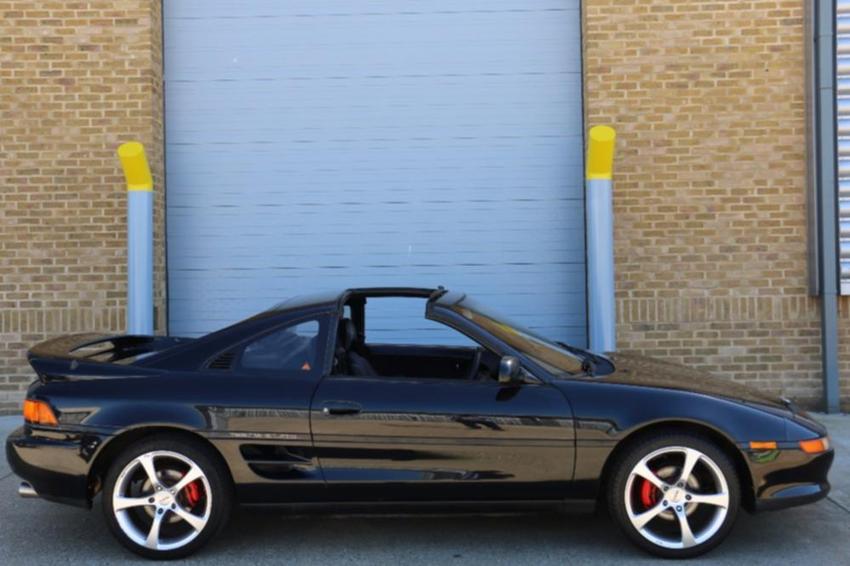 TOYOTA MR2