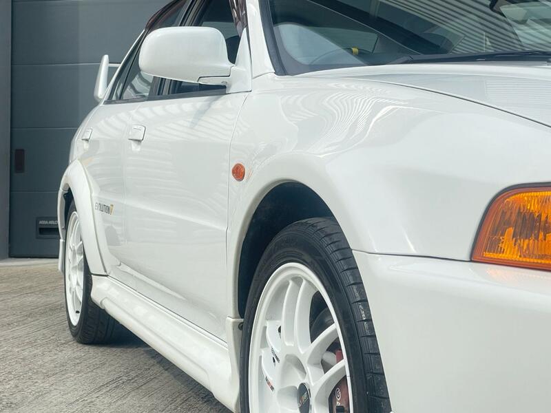 View MITSUBISHI LANCER EVO V / 5 GSR
