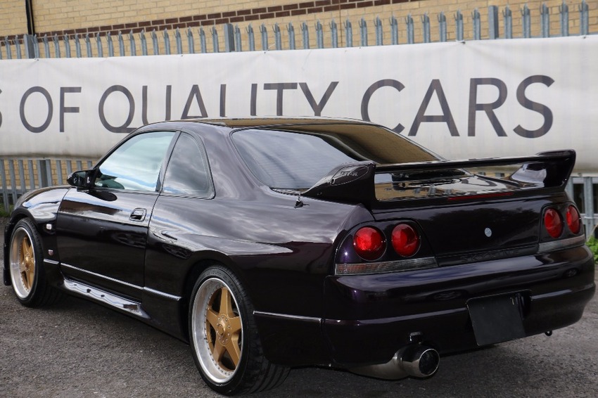 NISSAN SKYLINE