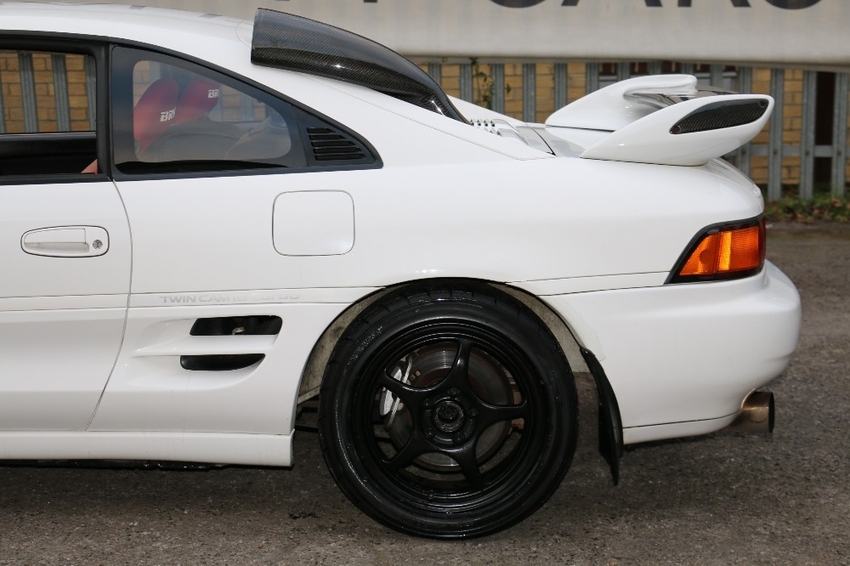 TOYOTA MR2