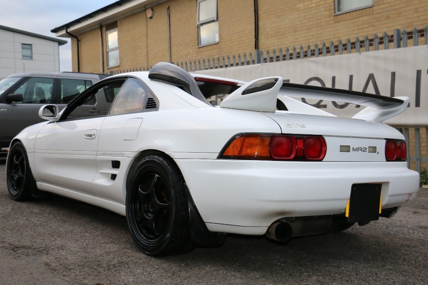 TOYOTA MR2