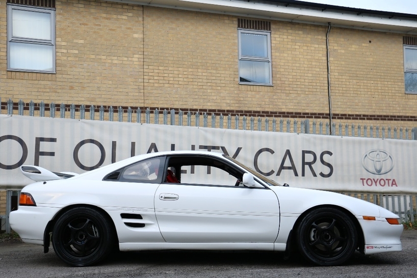 TOYOTA MR2