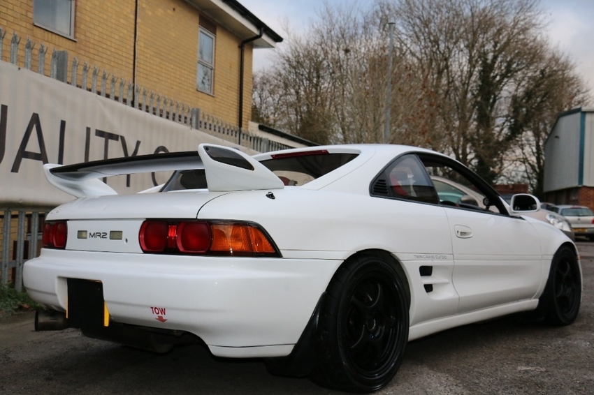 TOYOTA MR2