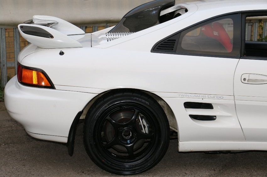 TOYOTA MR2