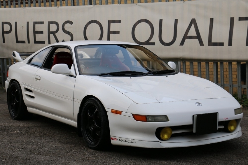 TOYOTA MR2