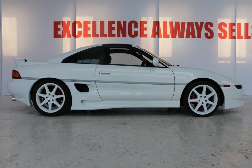 TOYOTA MR2