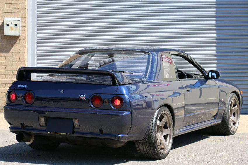 NISSAN SKYLINE