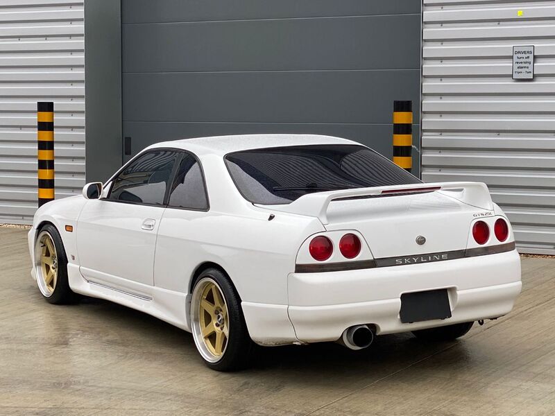 NISSAN SKYLINE