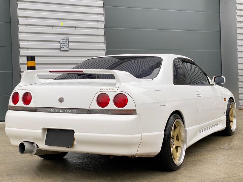 NISSAN SKYLINE