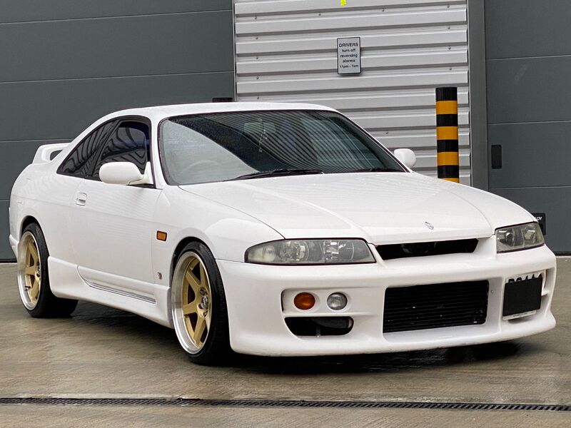 NISSAN SKYLINE