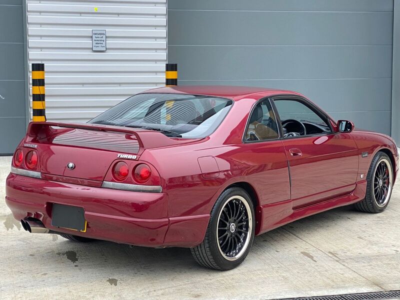 NISSAN SKYLINE