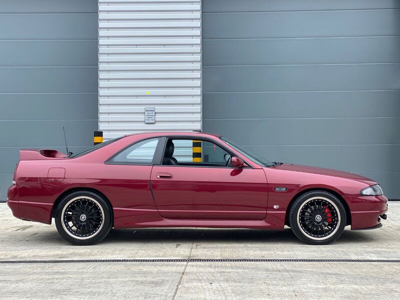 NISSAN SKYLINE