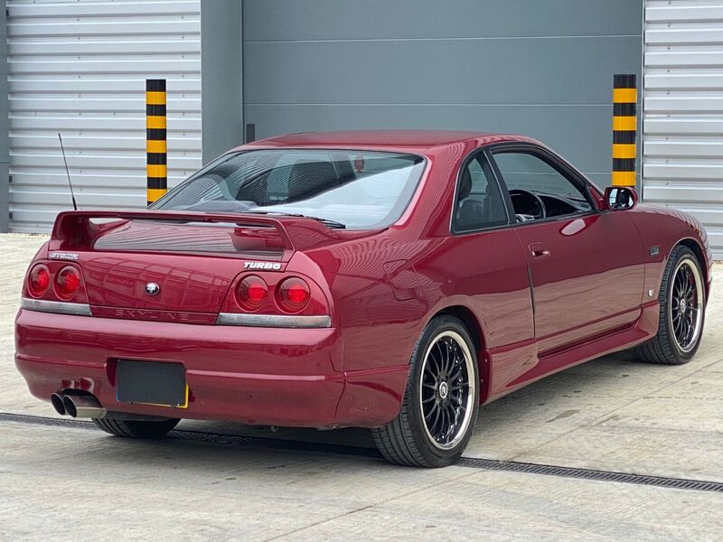 NISSAN SKYLINE