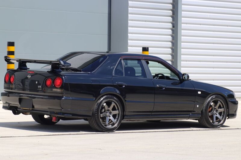 NISSAN SKYLINE