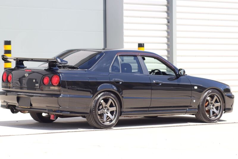 NISSAN SKYLINE